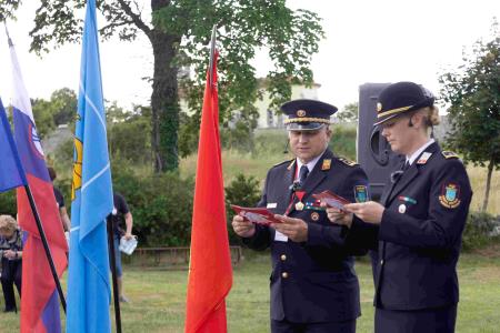 10 Robert Škrlj in Andreja Slavec med nagovorom s